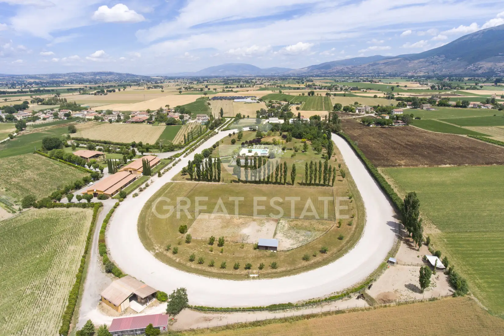 Hotels 3491m² in Italy, Perugia. Priced at 5000000€ rent photo-7