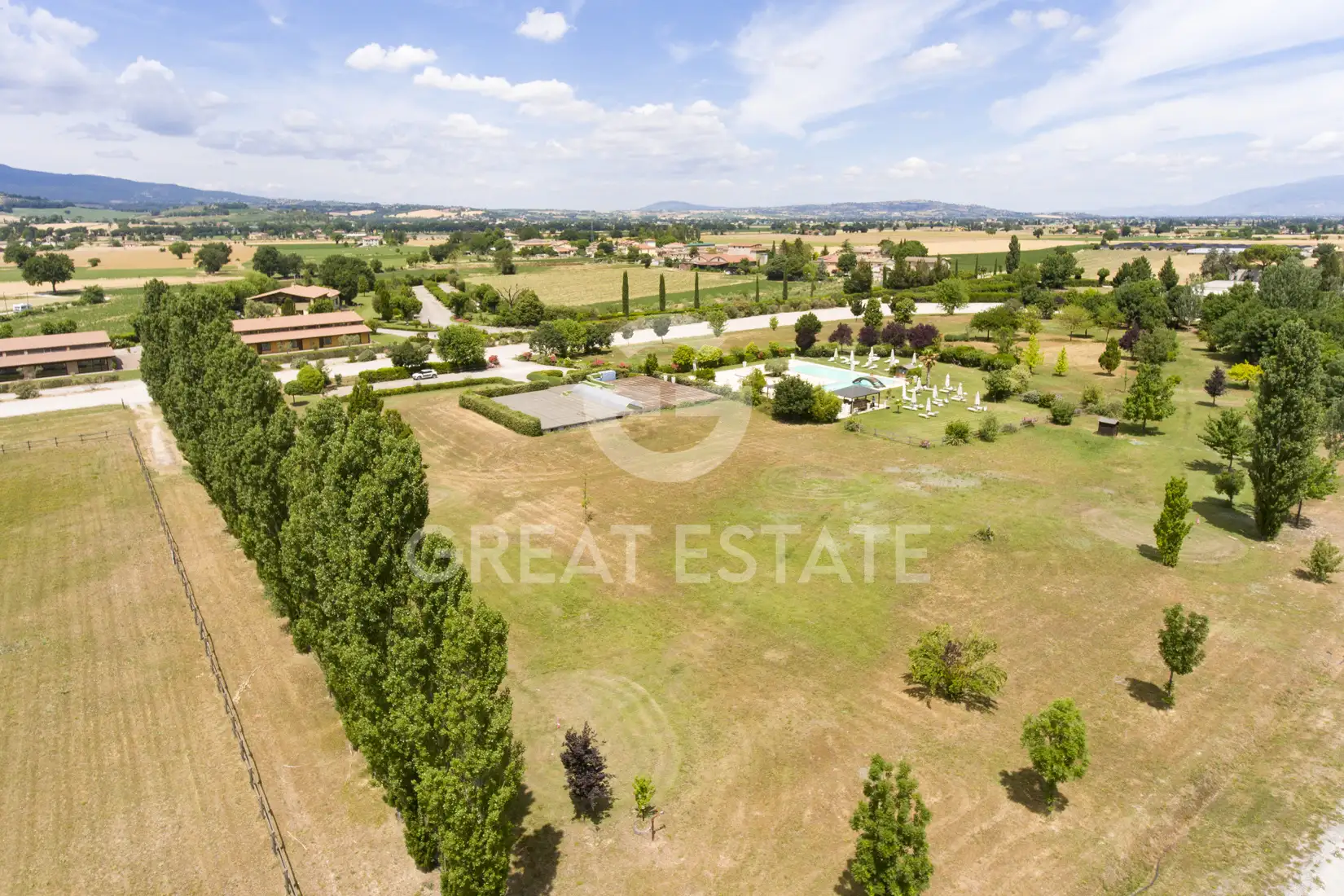 Hotels 3491m² in Italy, Perugia. Priced at 5000000€ rent photo-9