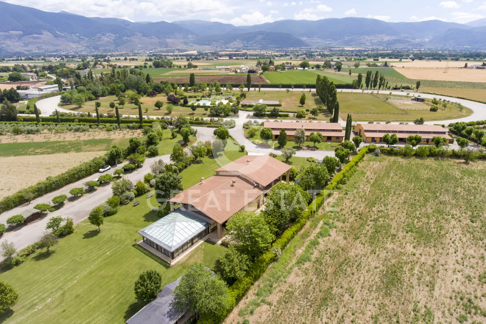Hotels 3491m² in Italy, Perugia. Priced at 5000000€ rent photo-10