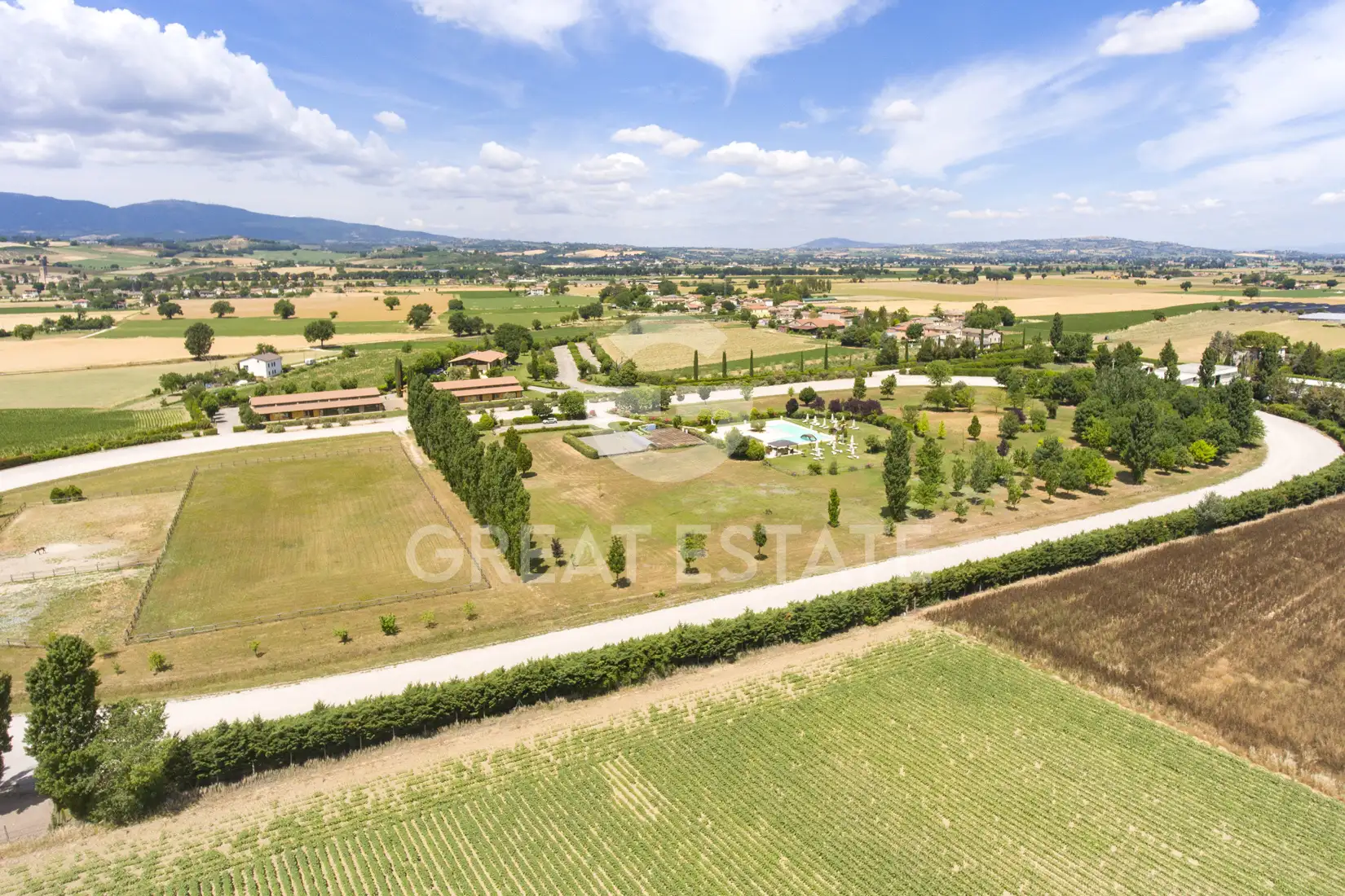 Hotels 3491m² in Italy, Perugia. Priced at 5000000€ rent photo-11