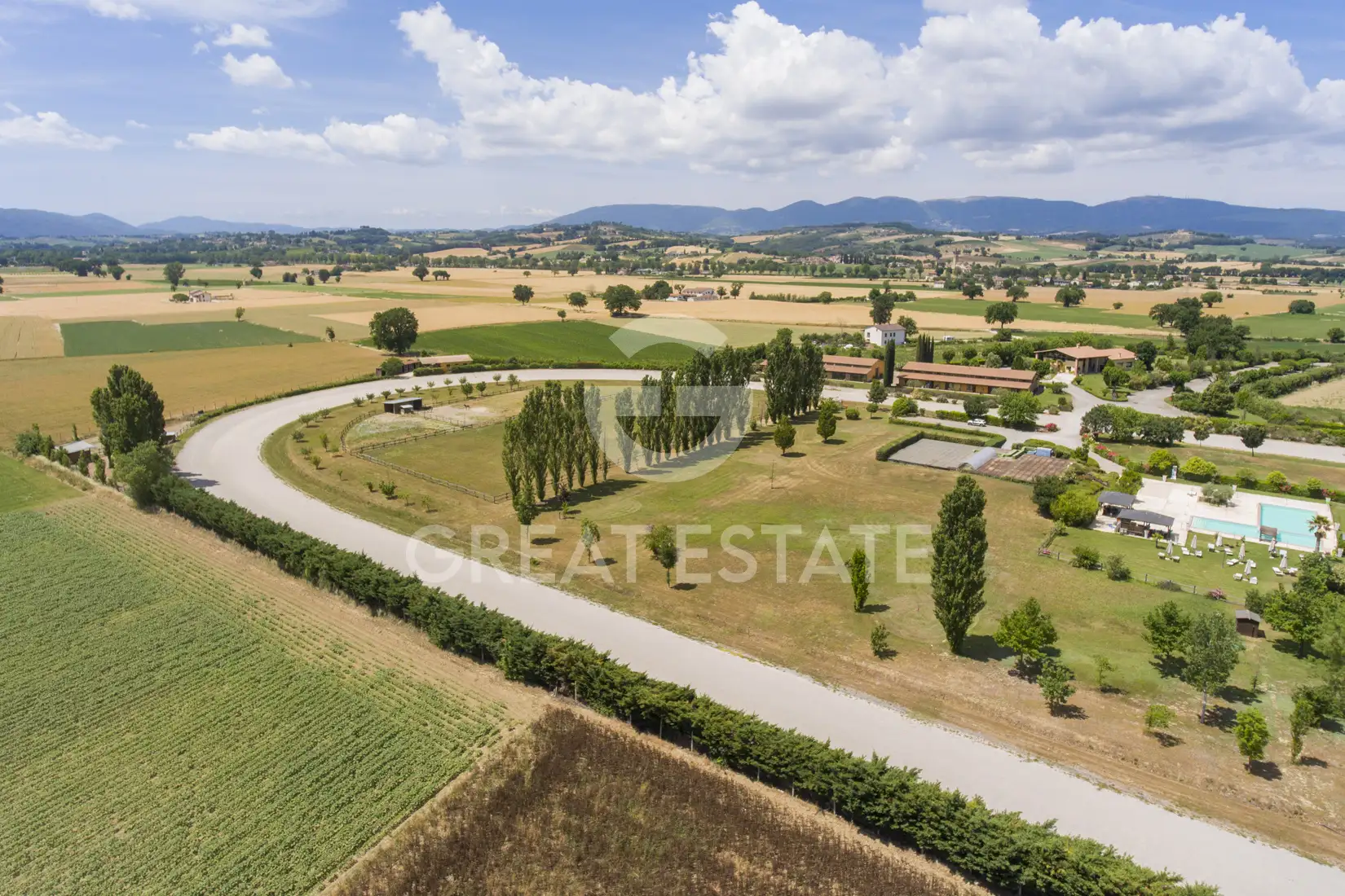 Hotels 3491m² in Italy, Perugia. Priced at 5000000€ rent photo-12
