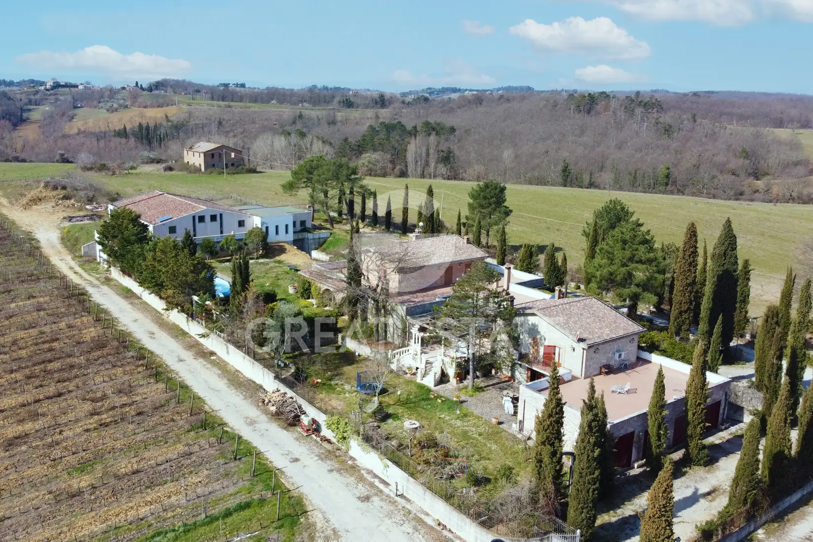 House 2450m² in Italy, Terney. Priced at 1950000€ rent photo-2