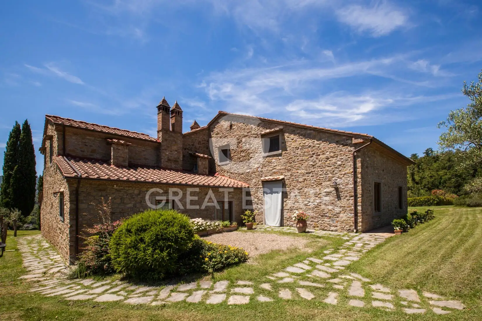House 510m² in Italy, Arezzo. Priced at 2700000€ rent photo-5