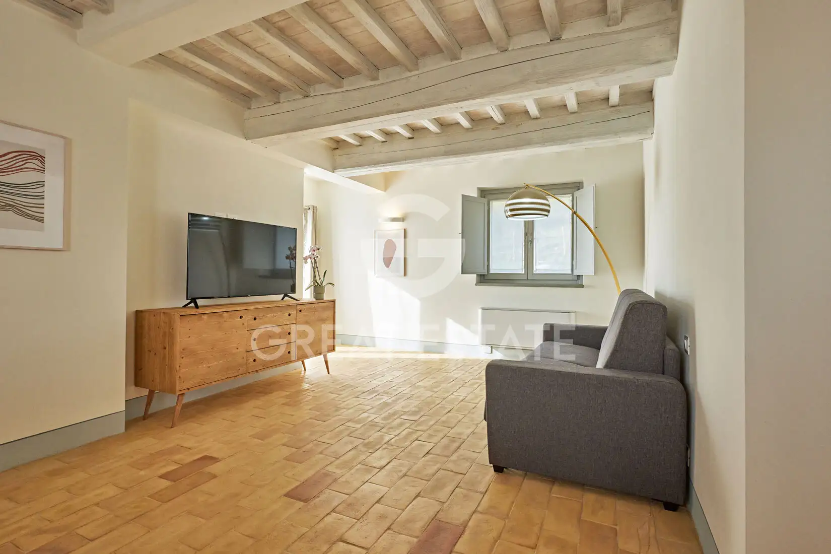 House 300m² in Italy, Arezzo. Priced at 2400000€ rent photo-12