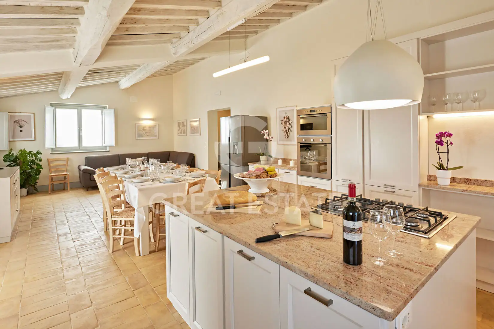 House 300m² in Italy, Arezzo. Priced at 2400000€ rent photo-13