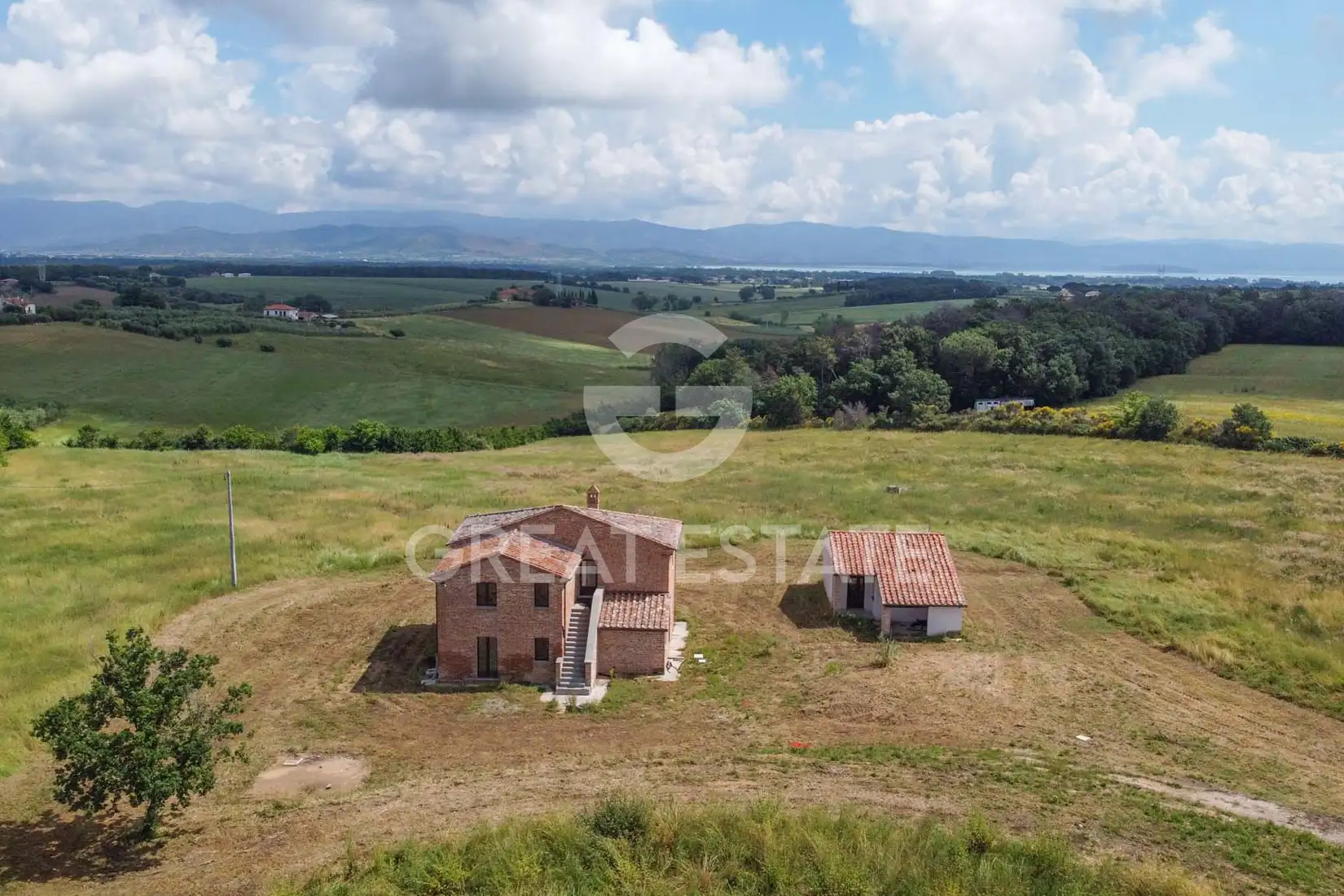 House 395m² in Italy, Perugia. Priced at 645000€ rent photo-3