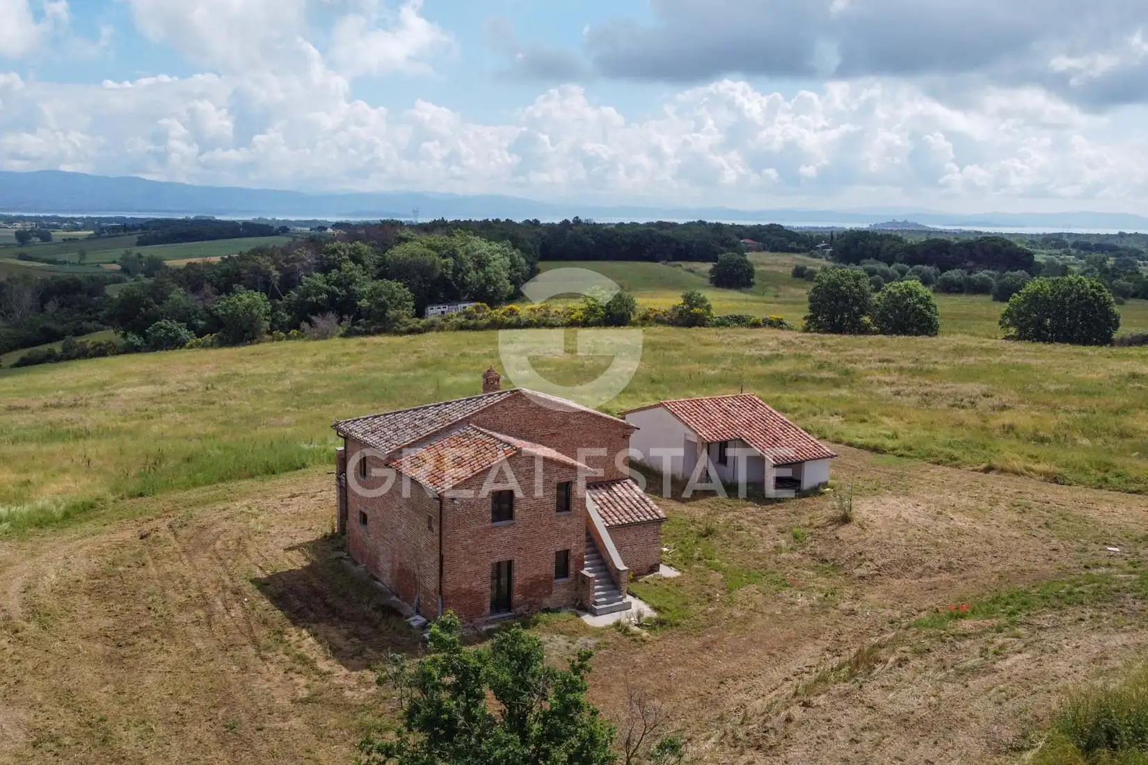 House 395m² in Italy, Perugia. Priced at 645000€ rent photo-12