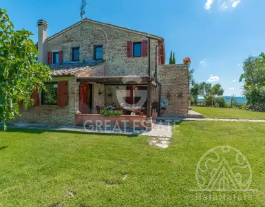 Buy in Italy for 595000€