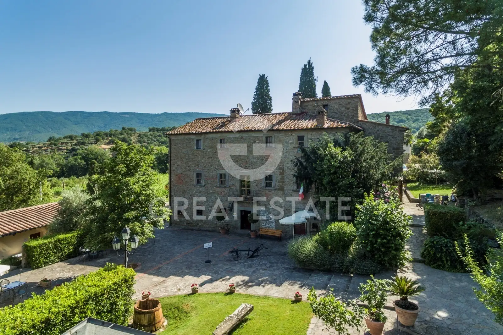 House 2389m² in Italy, Perugia. Priced at 1950000€ rent photo-1