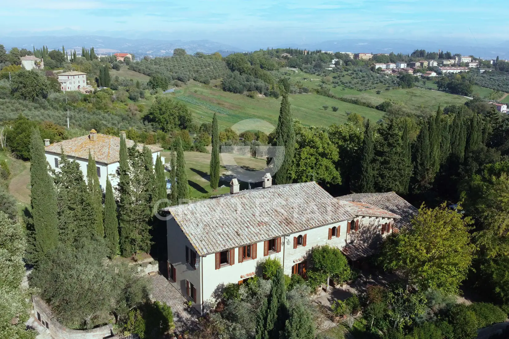 House 654m² in Italy, Perugia. Priced at 995000€ rent photo-1