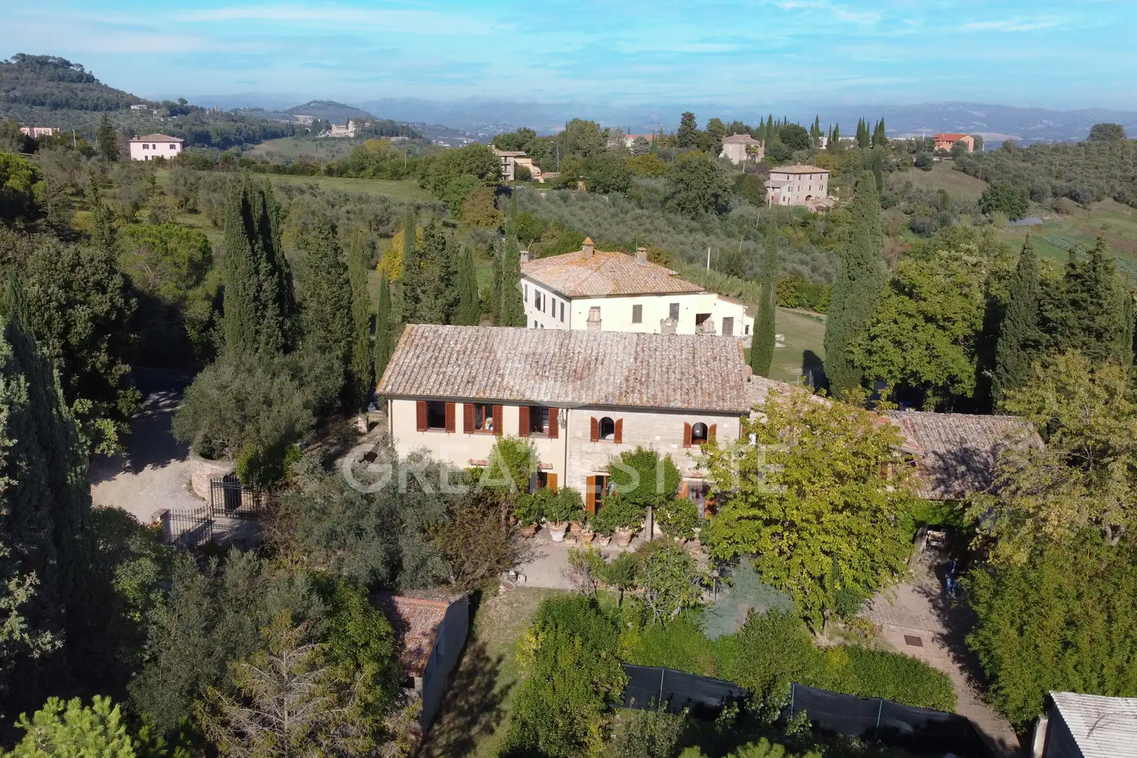 House 654m² in Italy, Perugia. Priced at 995000€ rent photo-2