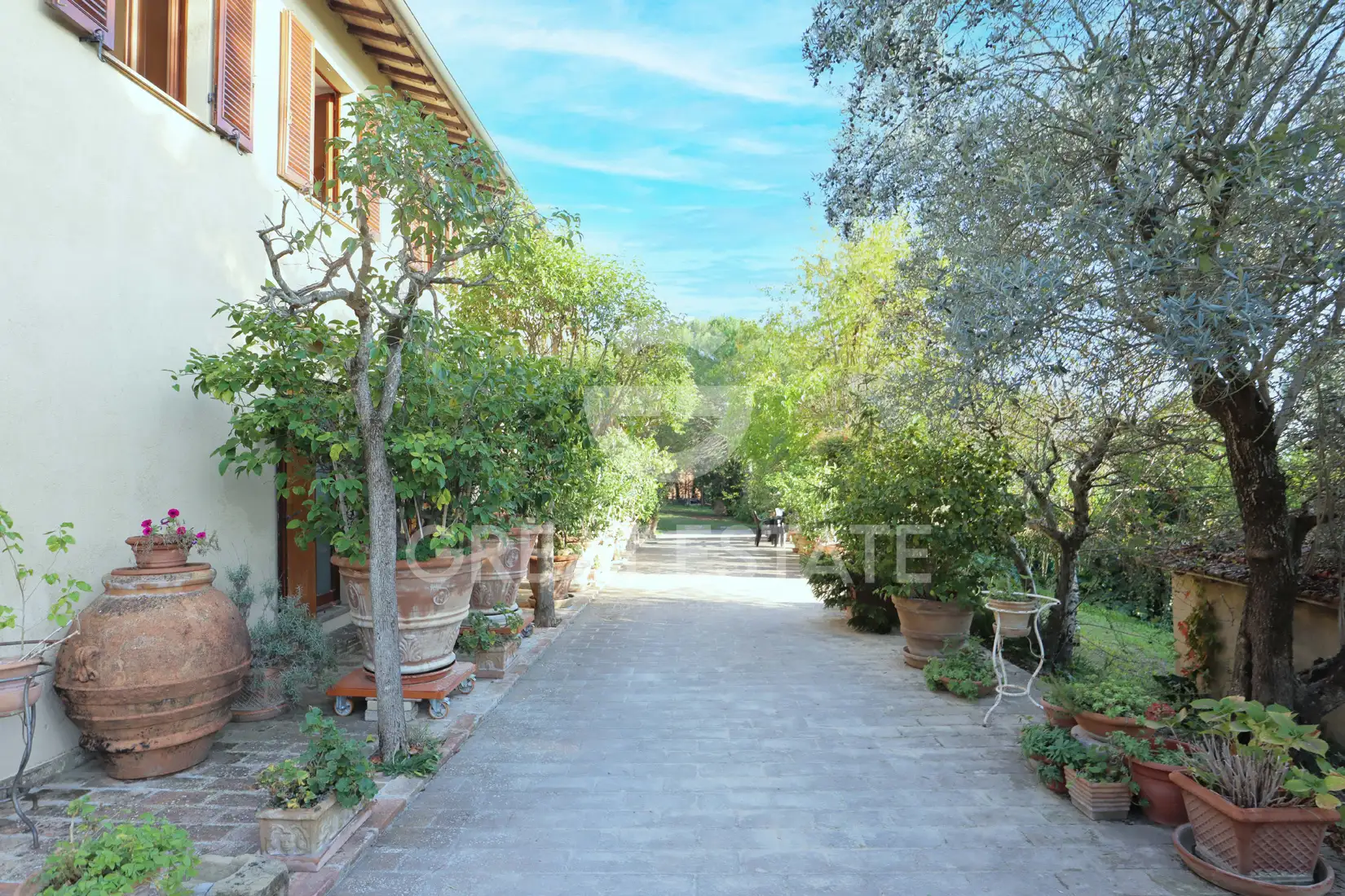 House 654m² in Italy, Perugia. Priced at 995000€ rent photo-3