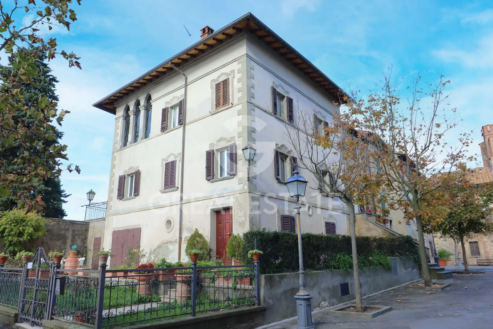 House 345m² in Italy, Arezzo. Priced at 540000€ rent photo-1