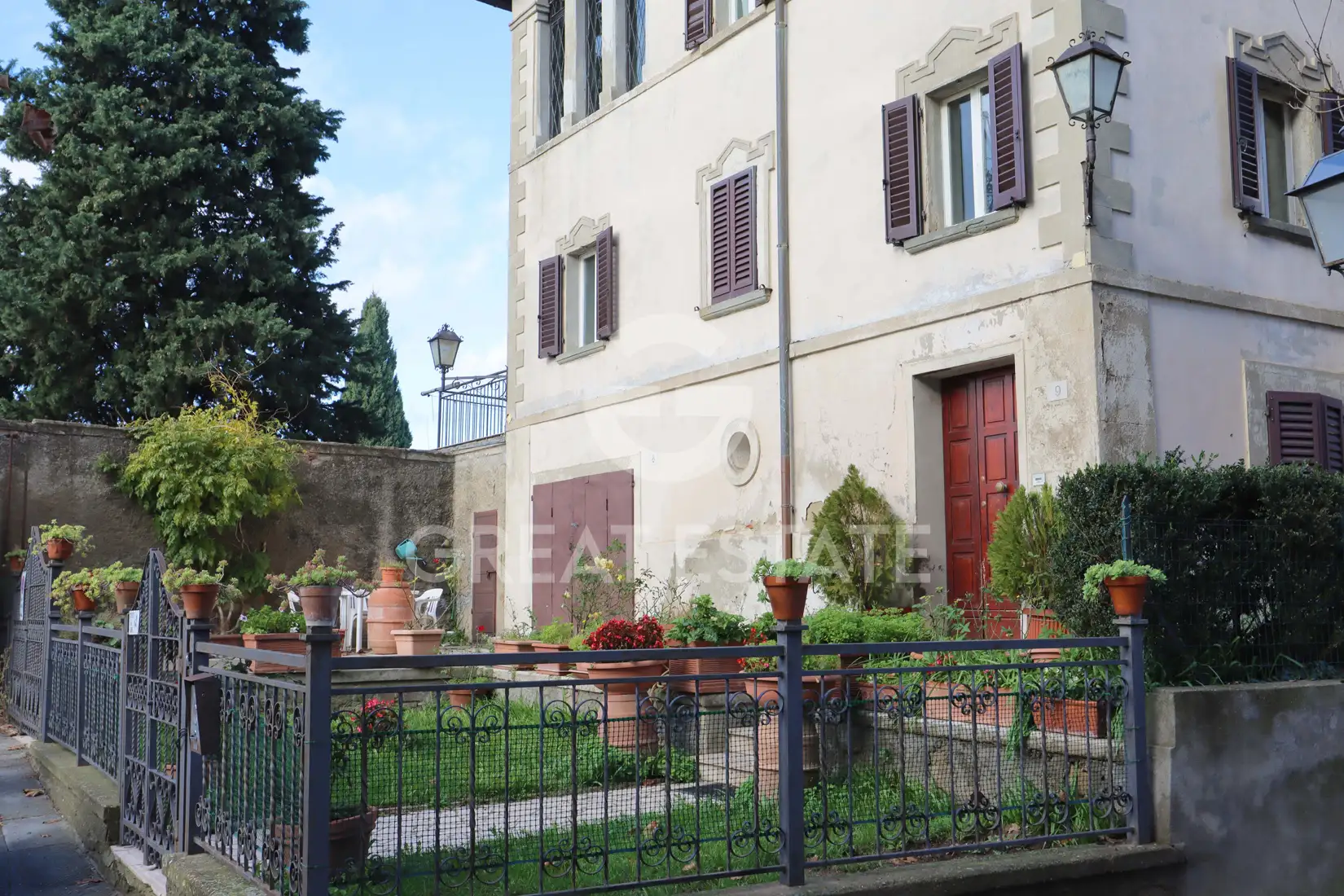 House 345m² in Italy, Arezzo. Priced at 540000€ rent photo-3