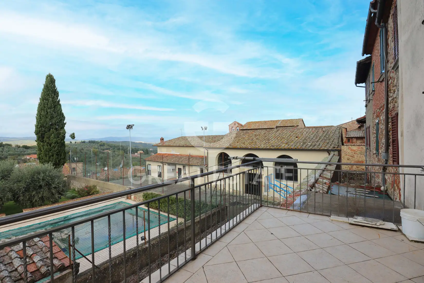 House 345m² in Italy, Arezzo. Priced at 540000€ rent photo-4