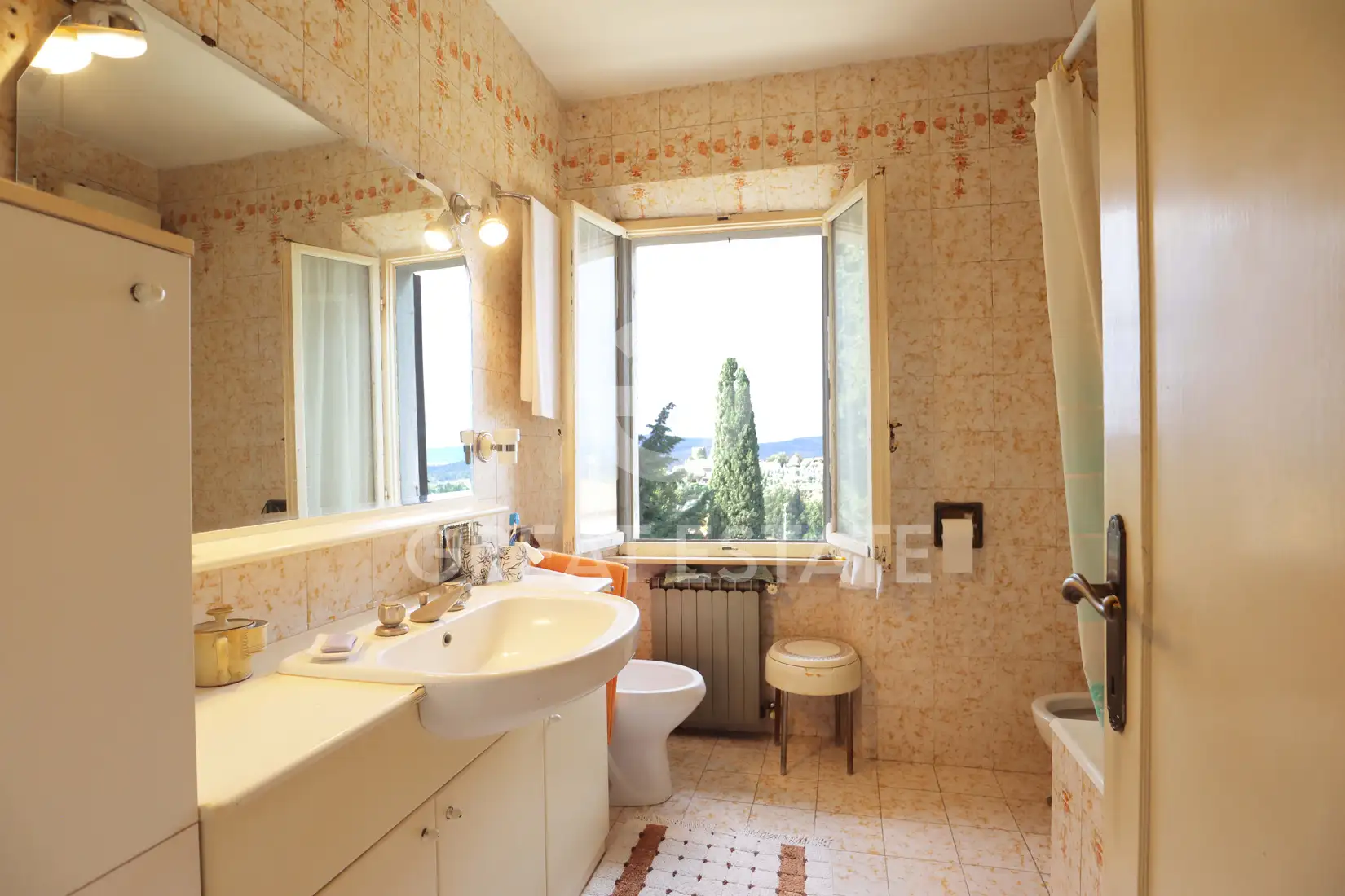 House 345m² in Italy, Arezzo. Priced at 540000€ rent photo-12