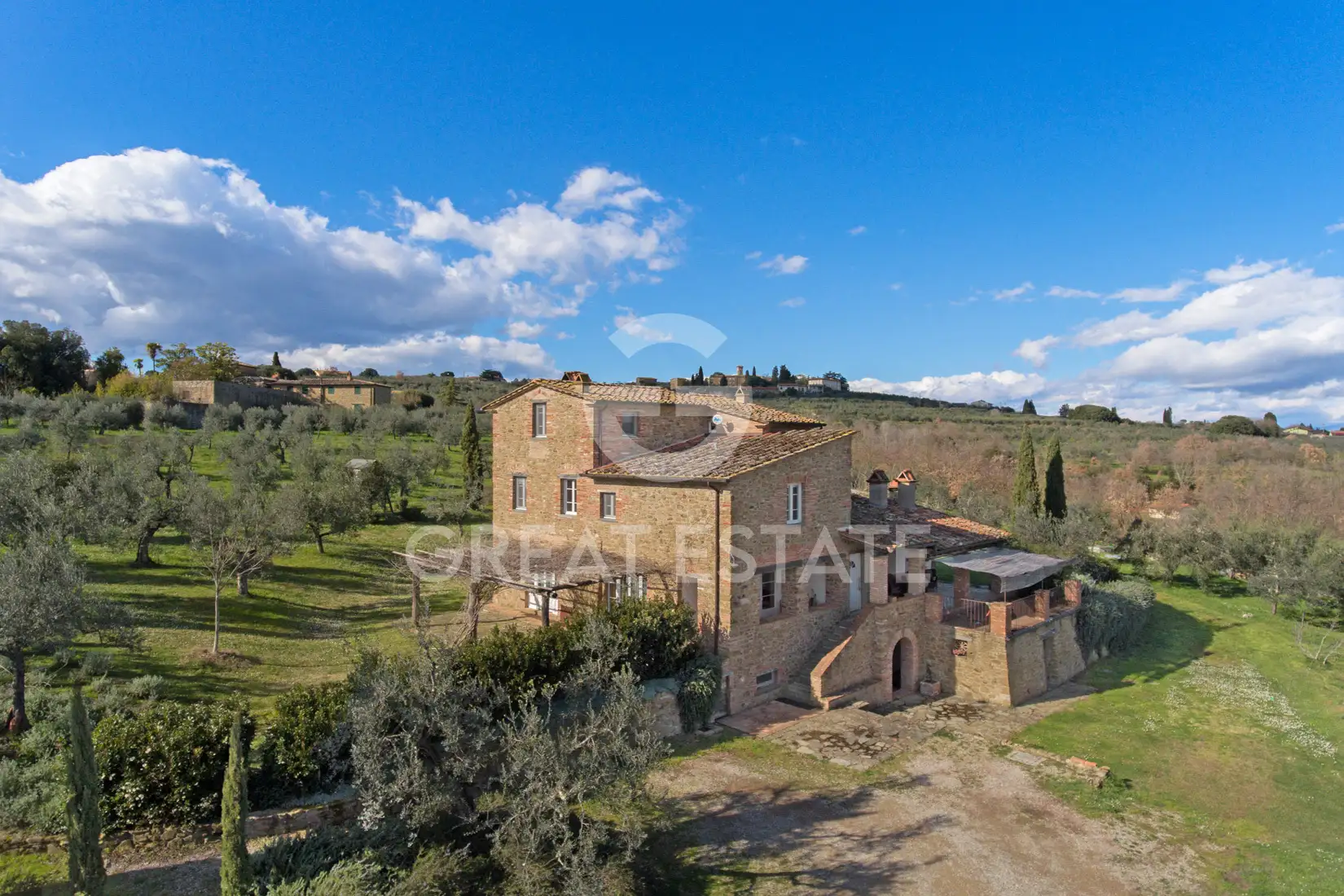 House 537m² in Italy, Arezzo. Priced at 1380000€ rent photo-1