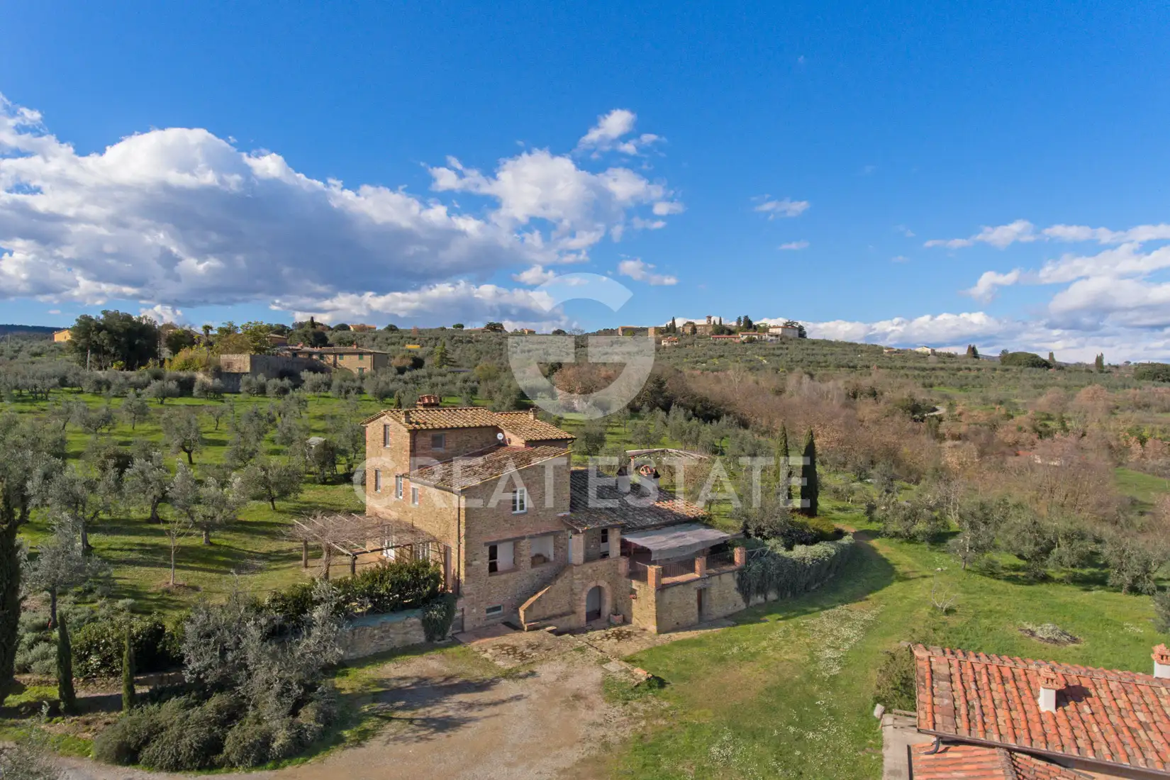 House 537m² in Italy, Arezzo. Priced at 1380000€ rent photo-2