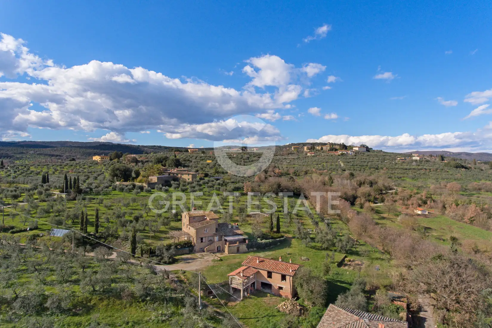 House 537m² in Italy, Arezzo. Priced at 1380000€ rent photo-3