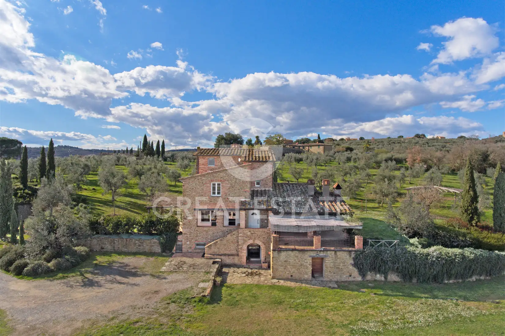 House 537m² in Italy, Arezzo. Priced at 1380000€ rent photo-4