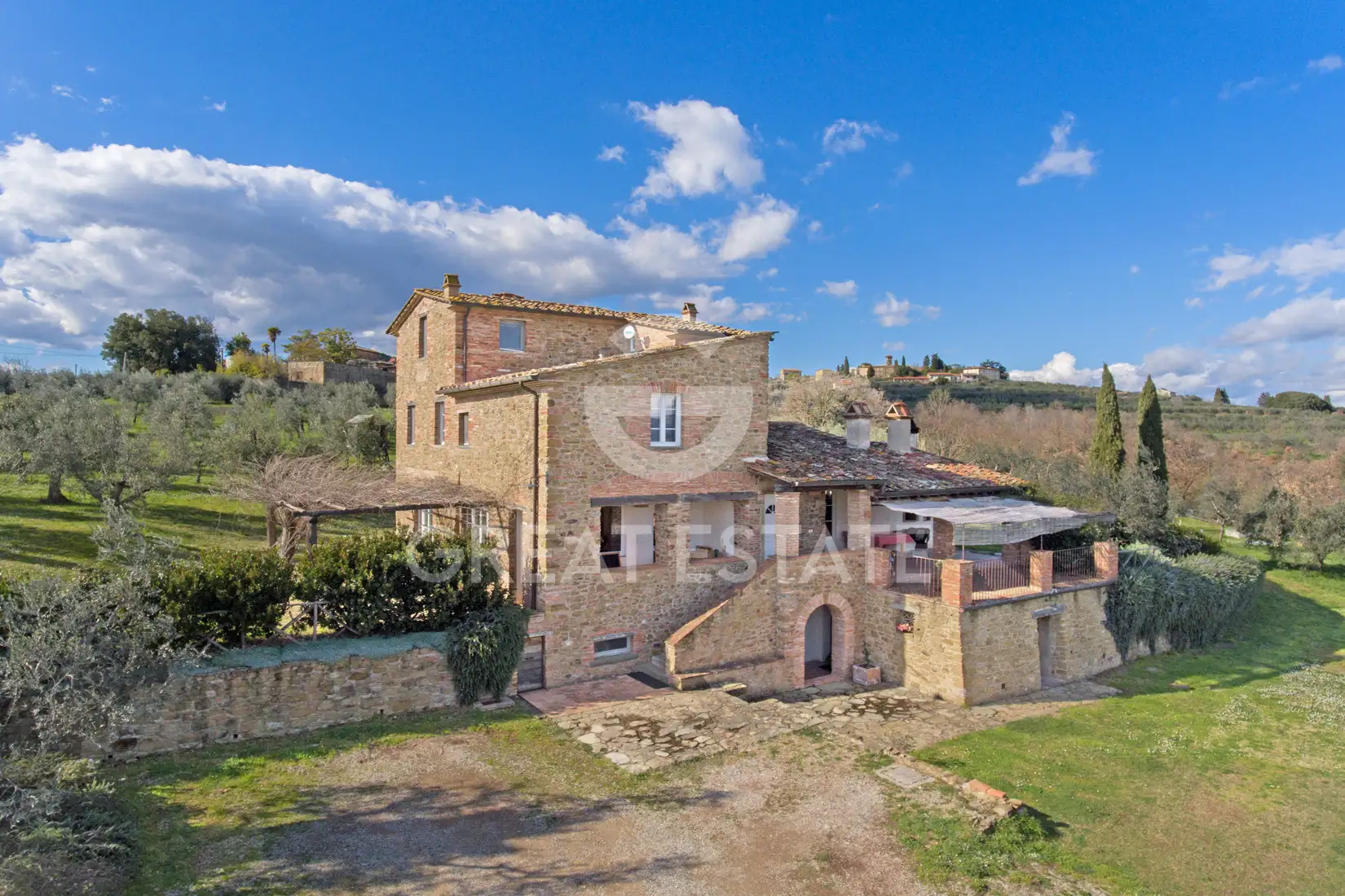 House 537m² in Italy, Arezzo. Priced at 1380000€ rent photo-5