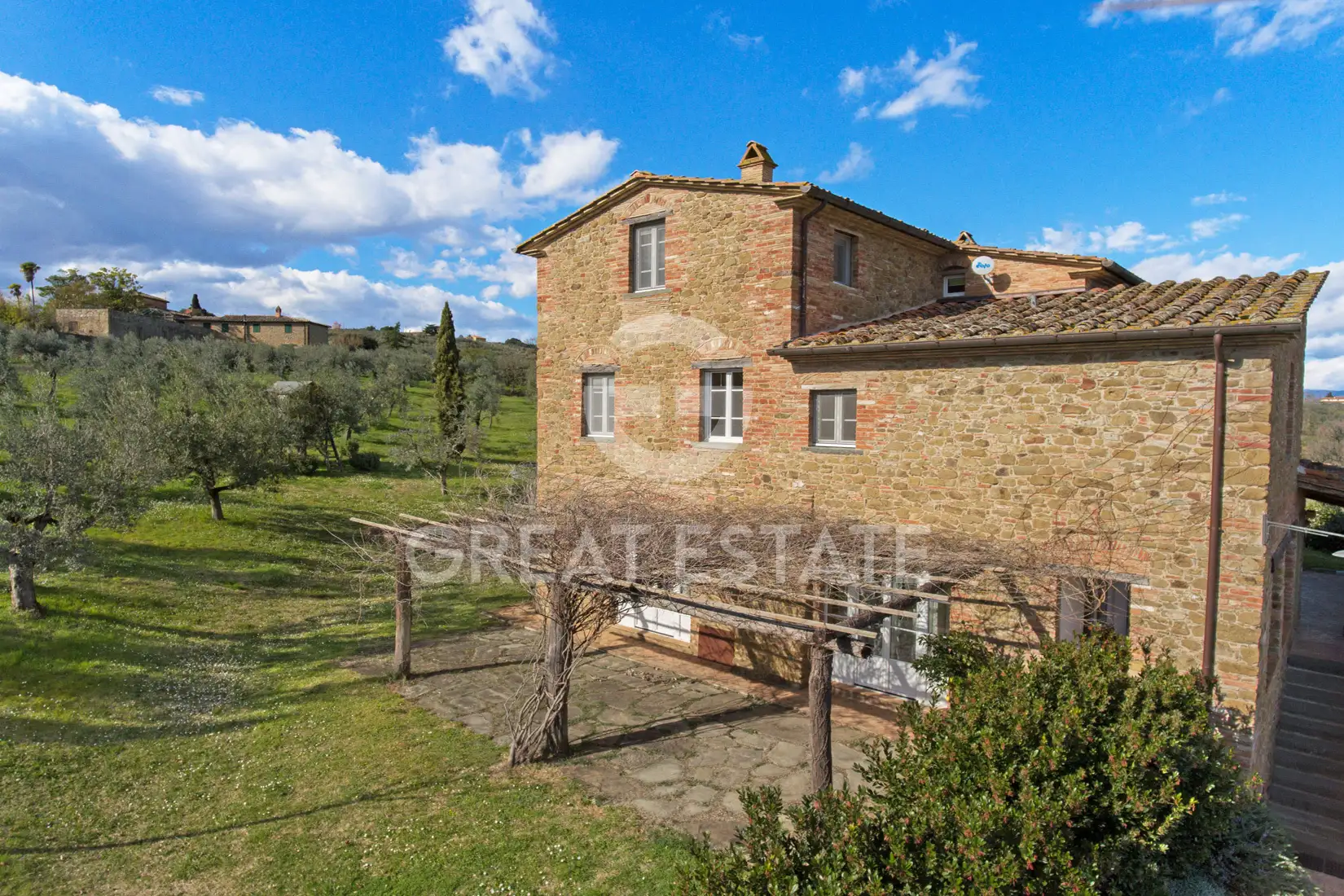 House 537m² in Italy, Arezzo. Priced at 1380000€ rent photo-6