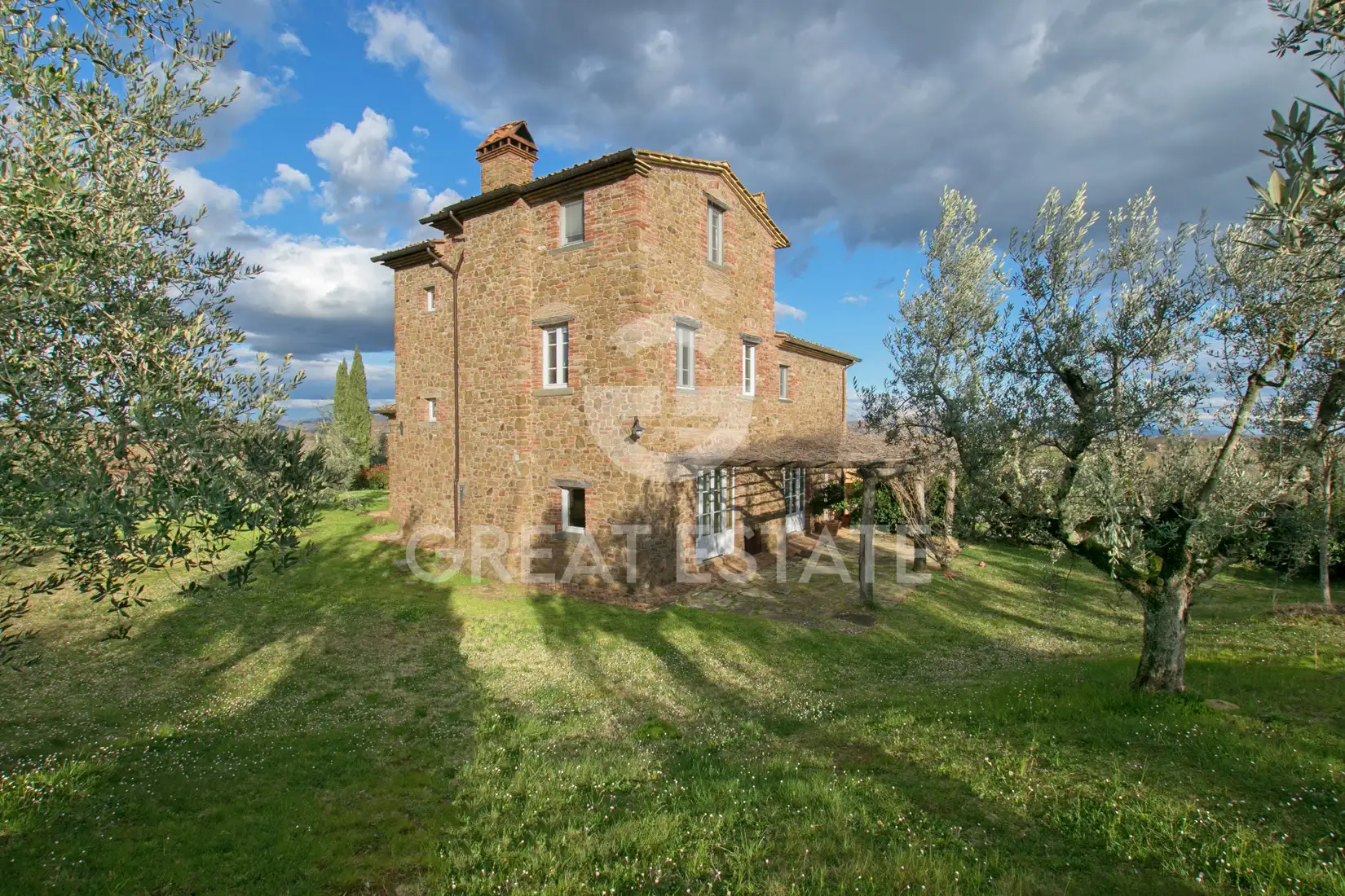 House 537m² in Italy, Arezzo. Priced at 1380000€ rent photo-7