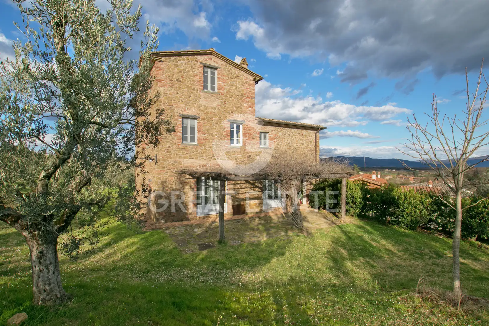 House 537m² in Italy, Arezzo. Priced at 1380000€ rent photo-8