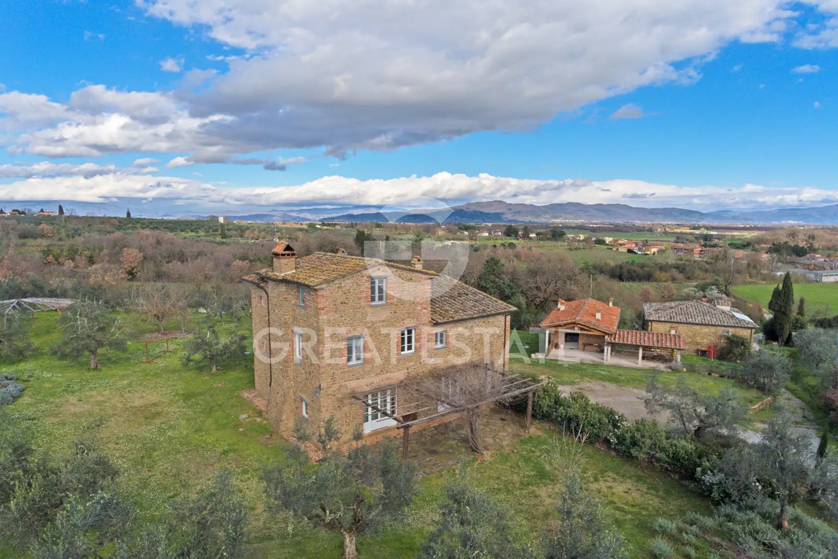 House 537m² in Italy, Arezzo. Priced at 1380000€ rent photo-9