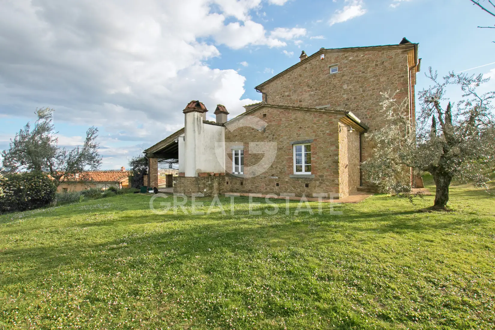 House 537m² in Italy, Arezzo. Priced at 1380000€ rent photo-12