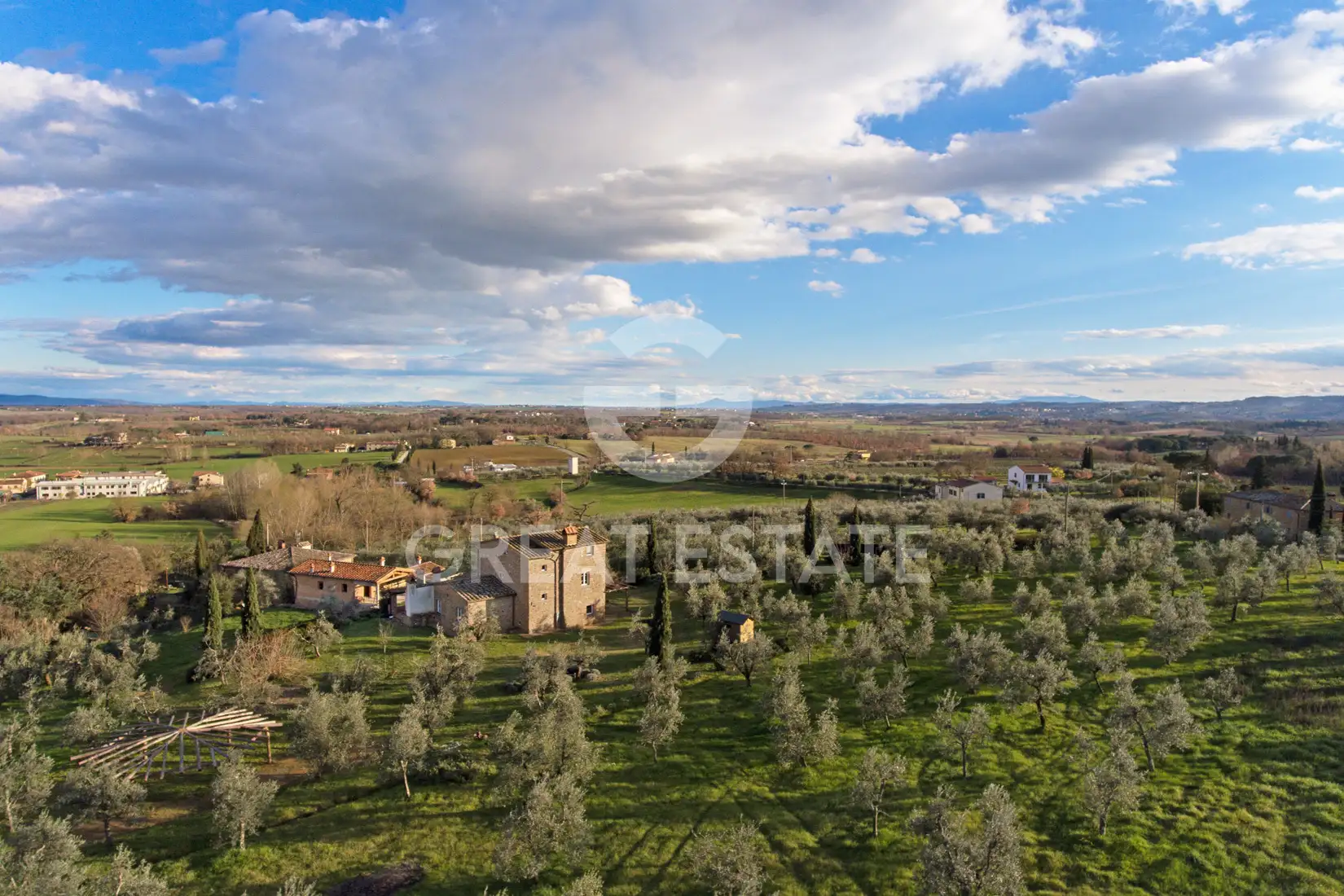 House 537m² in Italy, Arezzo. Priced at 1380000€ rent photo-13