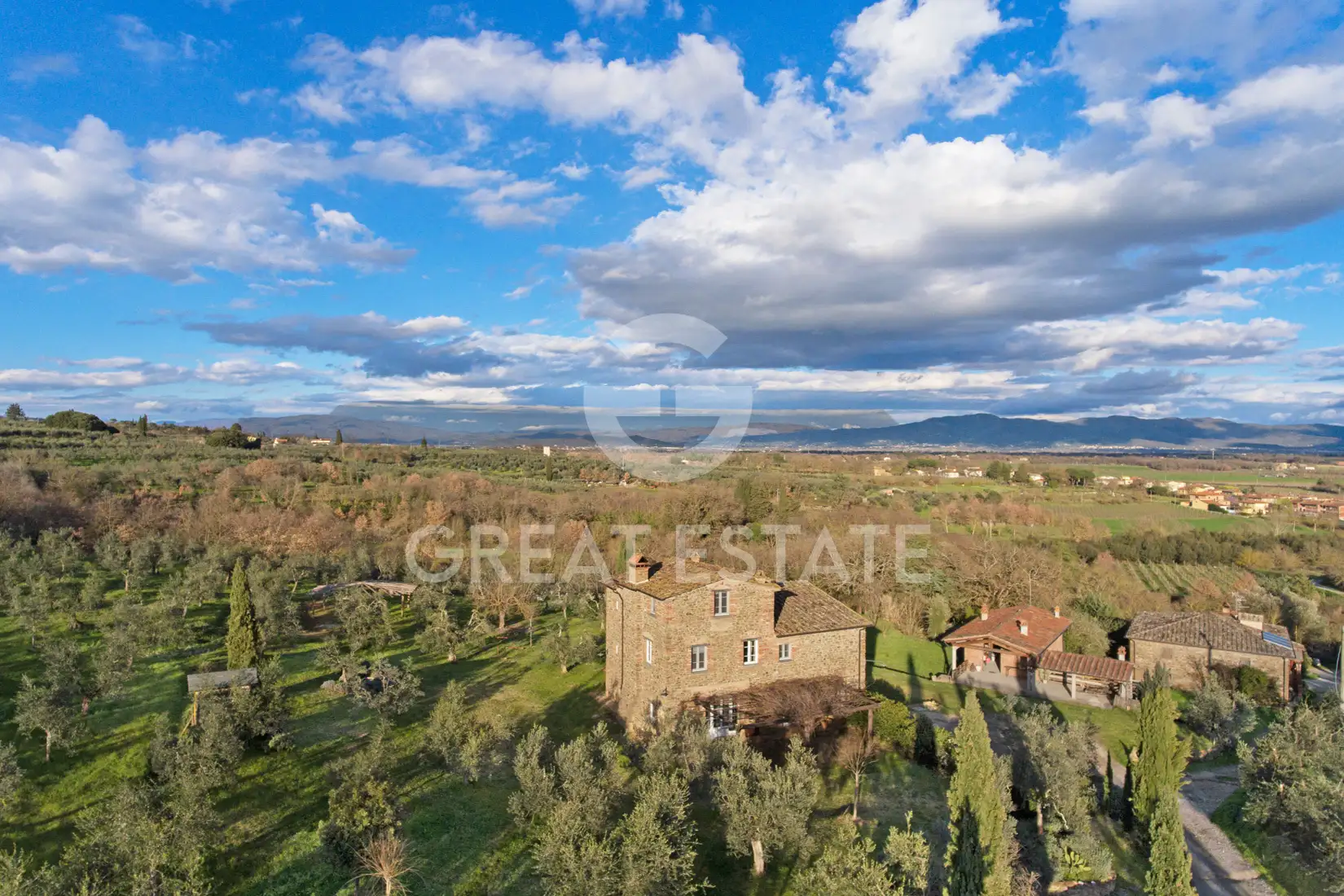 House 537m² in Italy, Arezzo. Priced at 1380000€ rent photo-14