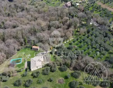 Buy in Italy for 590000€