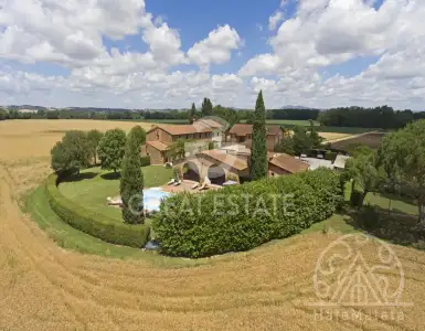 Buy in Italy for 2600000€