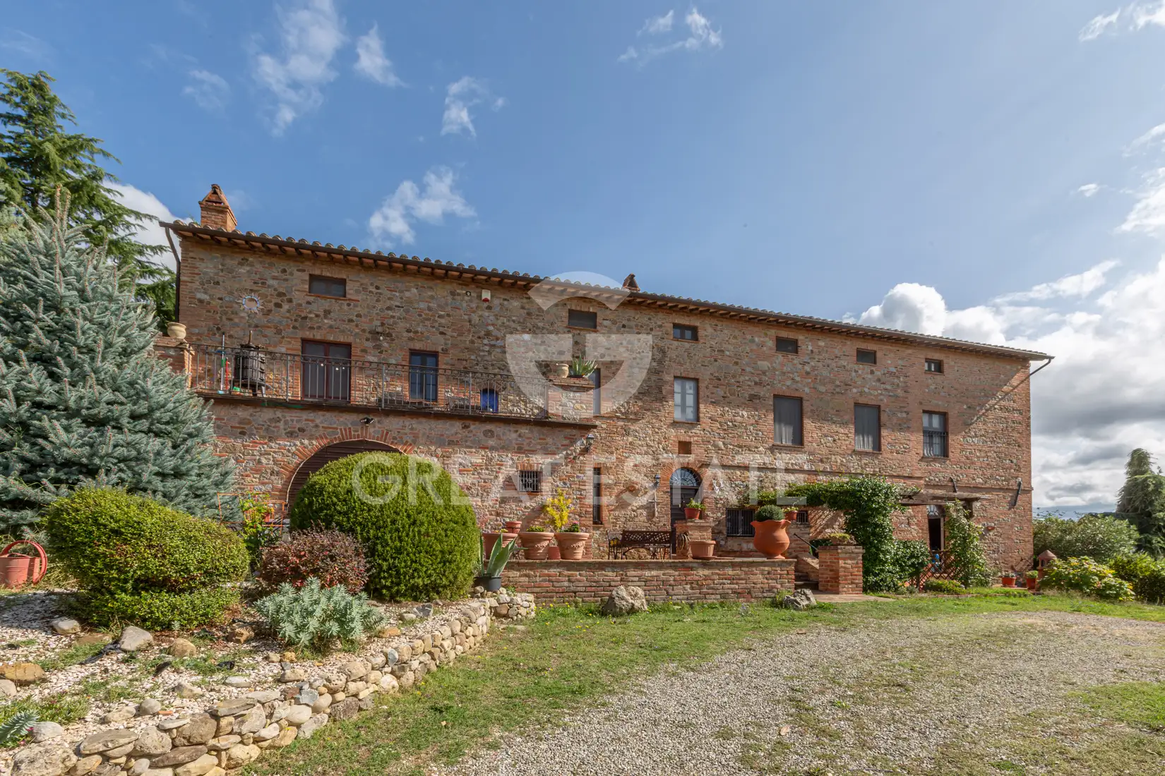 House 758m² in Italy, Perugia. Priced at 2590000€ rent photo-4
