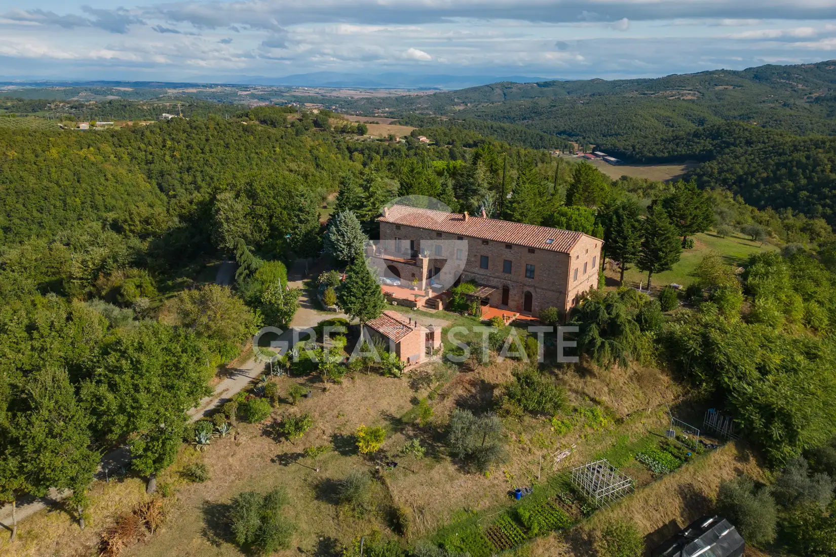 House 758m² in Italy, Perugia. Priced at 2590000€ rent photo-5