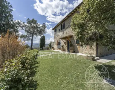 Buy in Italy for 1390000€