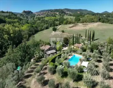 Buy in Italy for 900000€