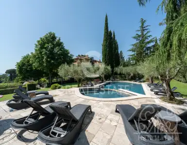 Buy in Italy for 2950000€