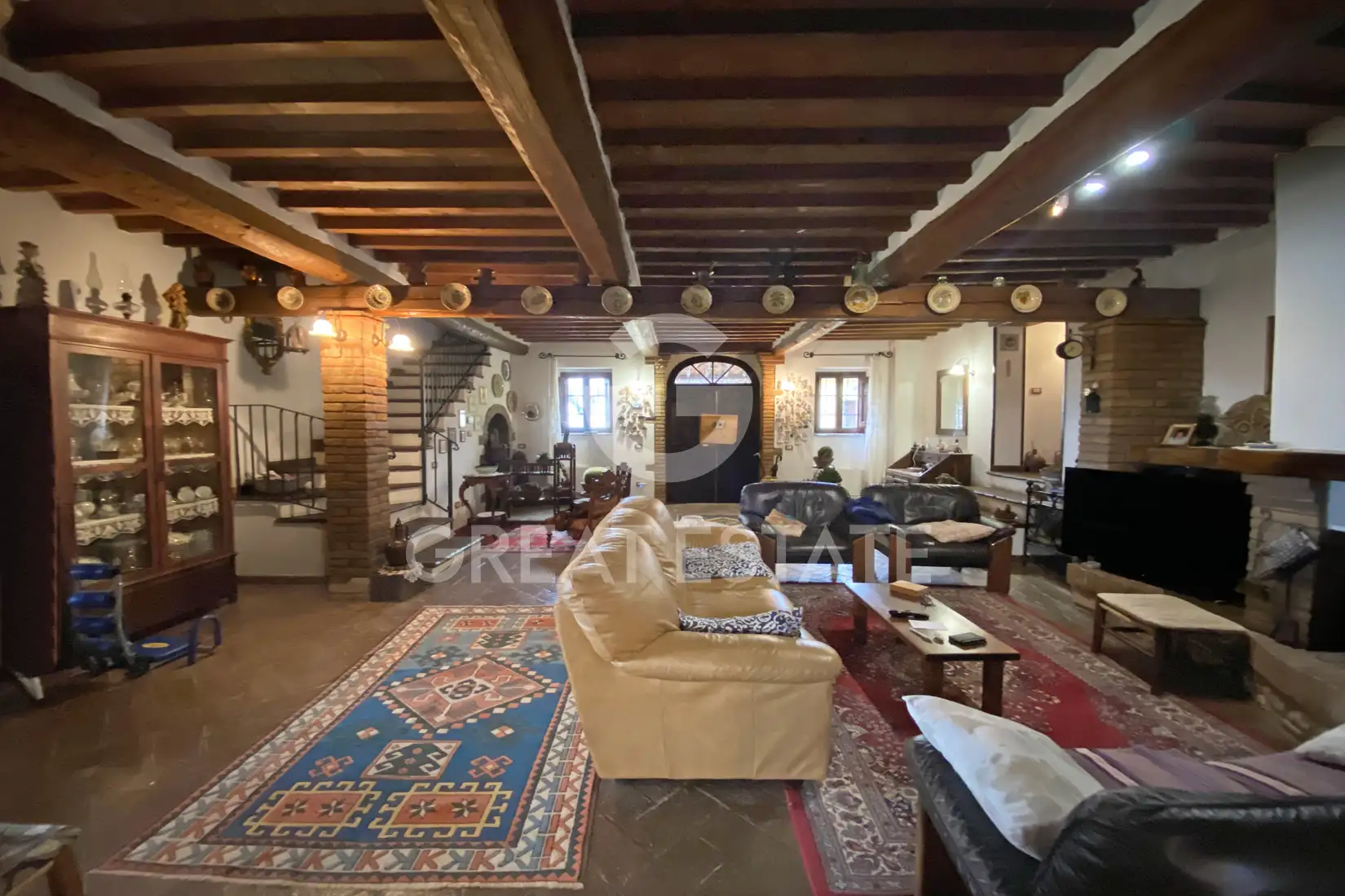 House 376m² in Italy, Perugia. Priced at 650000€ rent photo-10