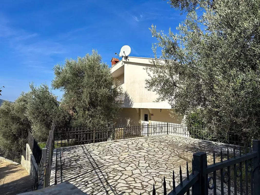 House 220m² in Montenegro, Bar. Priced at 250000€ rent photo-3