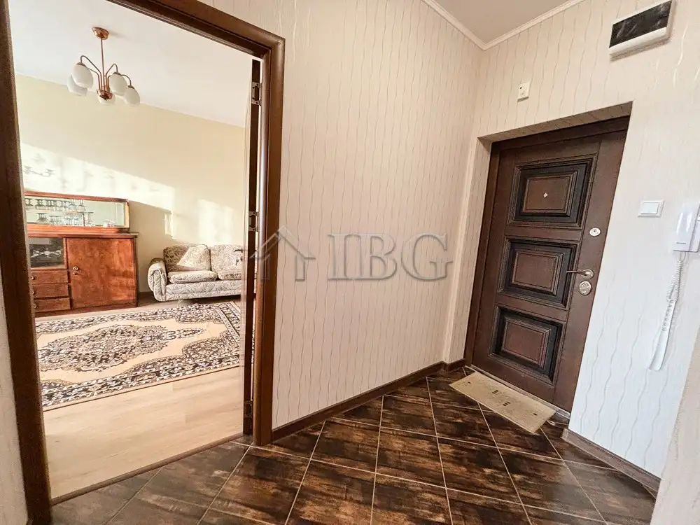 Flat 65m² in Bulgaria, Ruse. Priced at 350€ rent photo-2