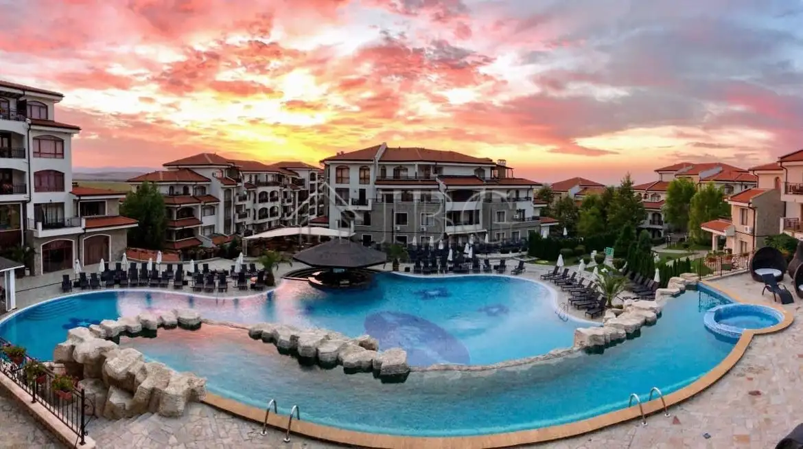 Flat 60m² in Bulgaria, Aheloy. Priced at 56000€ rent photo-17
