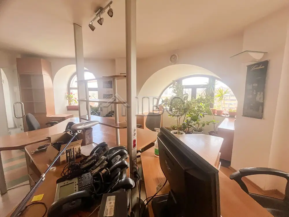 Office 220m² in Bulgaria, Ruse. Priced at 1000€ rent photo-1