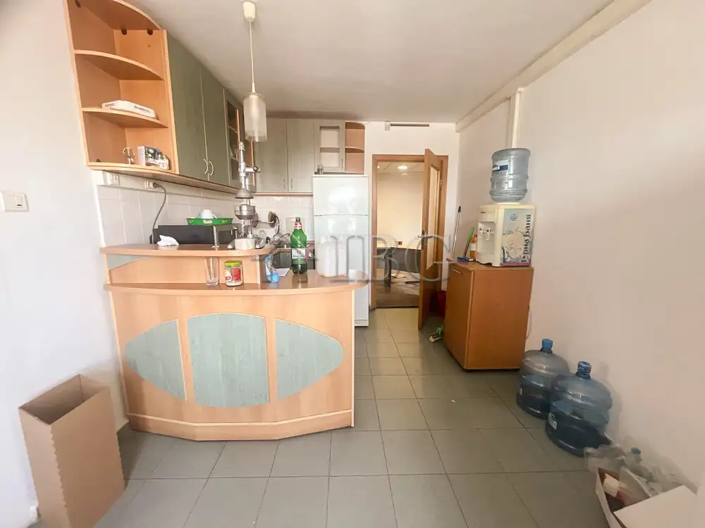 Office 220m² in Bulgaria, Ruse. Priced at 1000€ rent photo-3