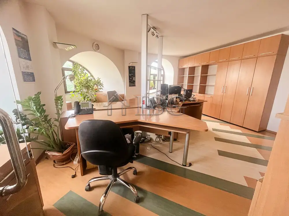 Office 220m² in Bulgaria, Ruse. Priced at 1000€ rent photo-4