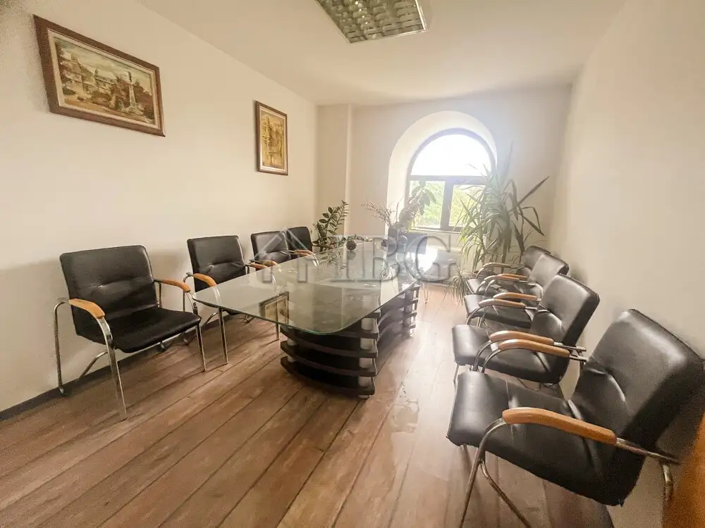 Office 220m² in Bulgaria, Ruse. Priced at 1000€ rent photo-6