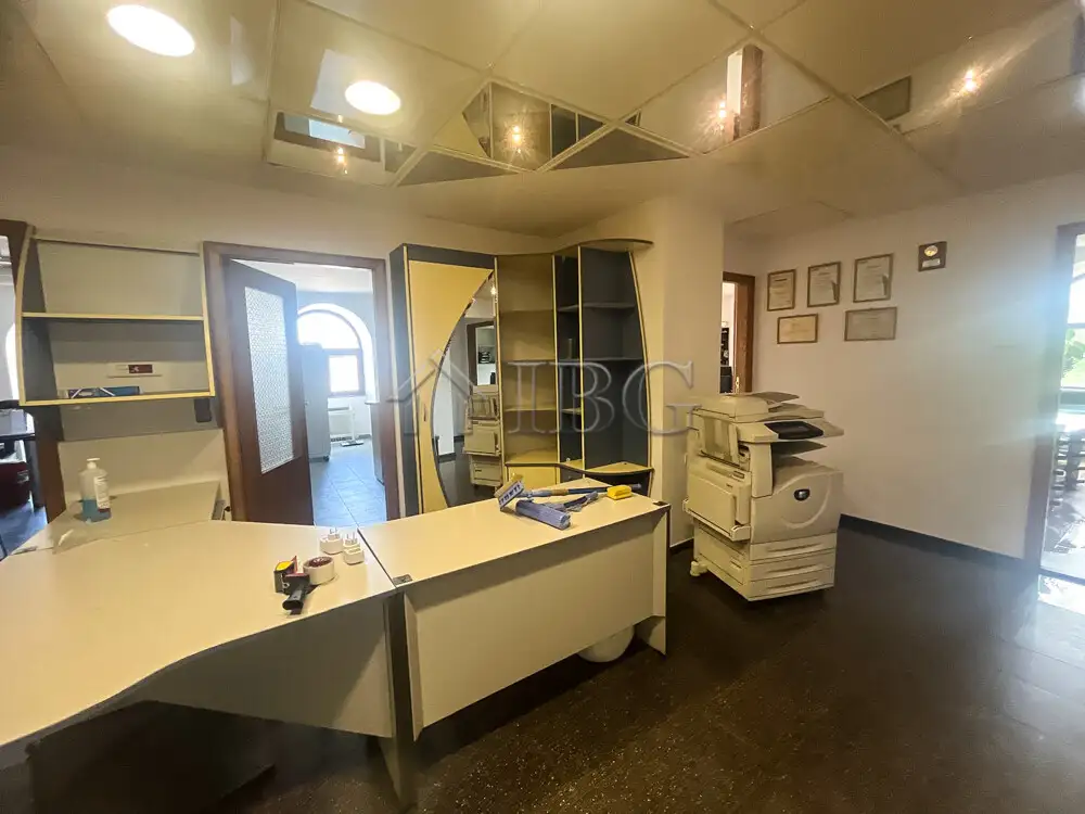 Office 220m² in Bulgaria, Ruse. Priced at 1000€ rent photo-10