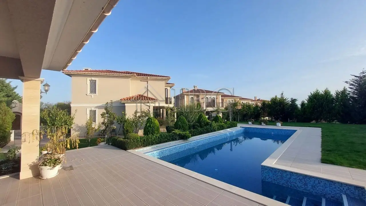 House 350m² in Bulgaria, Pomorie. Priced at 450000€ rent photo-5