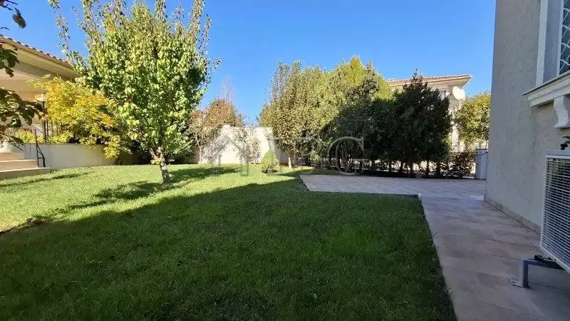 House 350m² in Bulgaria, Pomorie. Priced at 450000€ rent photo-6